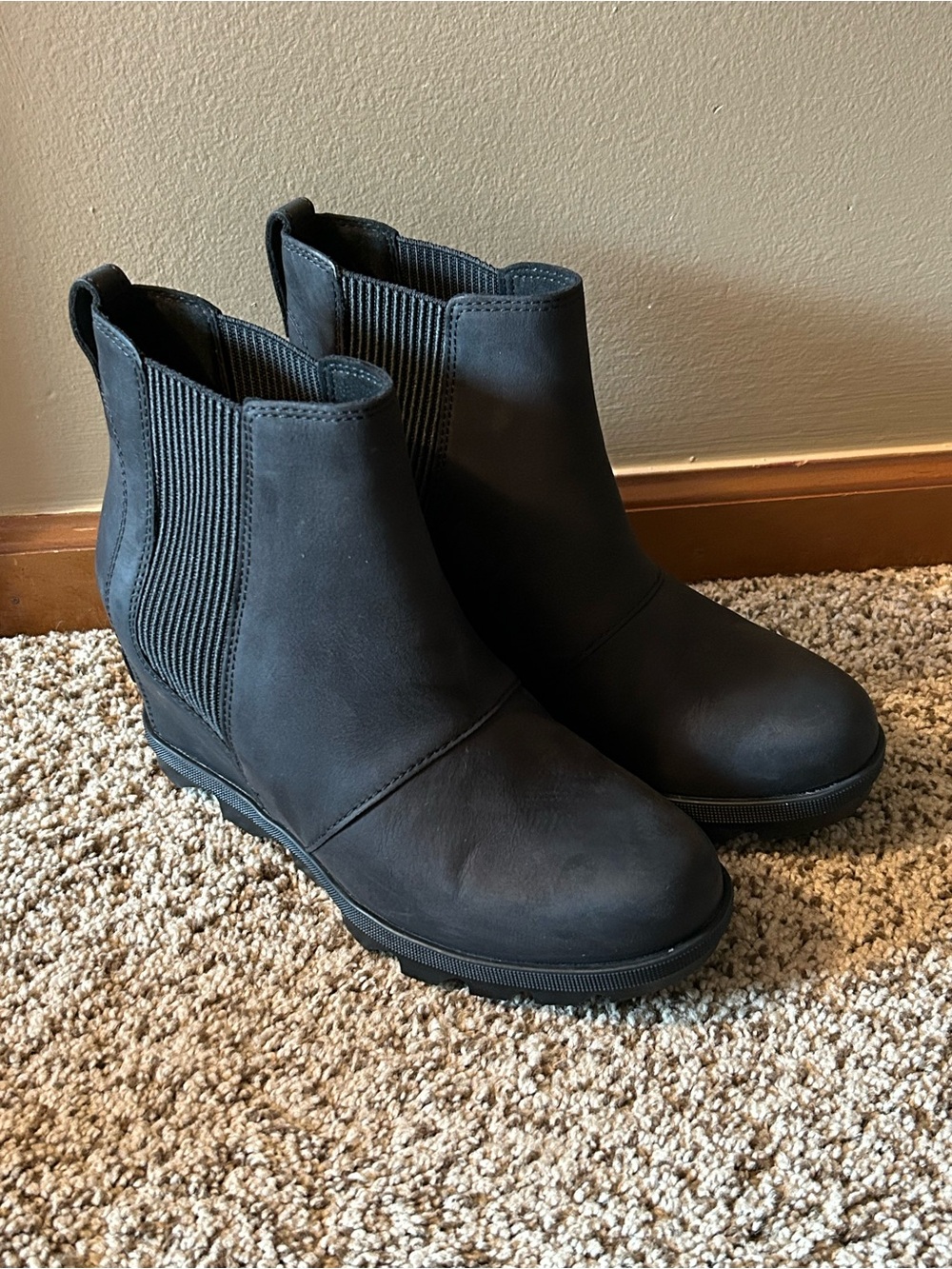 Sorel Joan of Arctic Wedge II Chelsea Leather Boots With Elastic Panels size 7